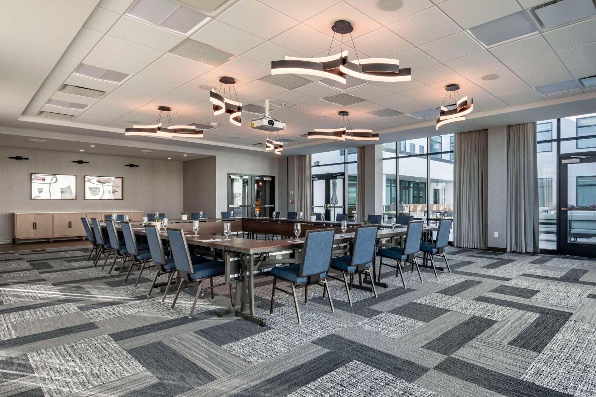 Cambria Hotel Portland Downtown Old Port Ngoại thất bức ảnh
